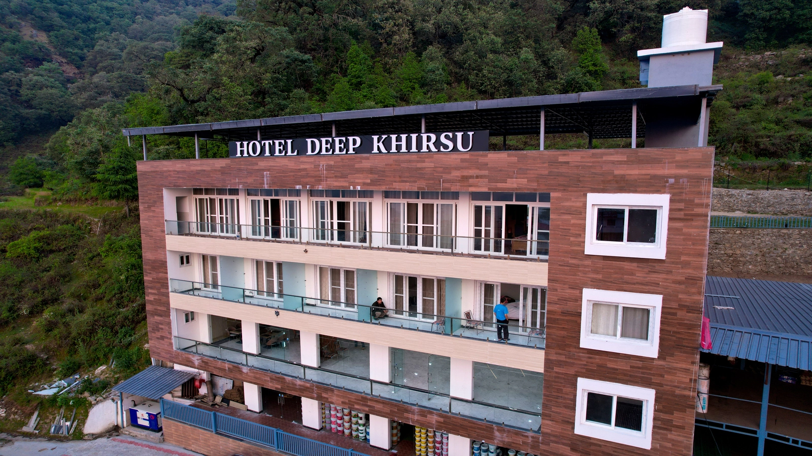 Panoramic Himalayan view from Hotel Deep Khirsu